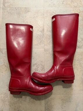 Hunter Original Tall Red Rain Boots Women’s Size 8 w/ Boot Socks
